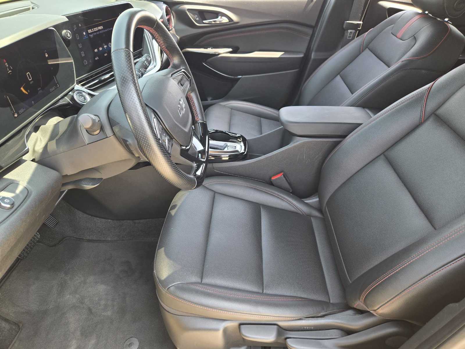 Certified 2024 Chevrolet Trax RS w/ Sunroof Package FWD image 17