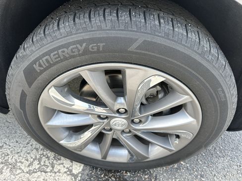 Used 2023 Buick Encore GX Essence w/ Experience Buick Package FWD image 6