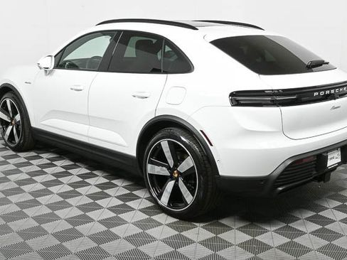Used 2025 Porsche Macan Electric image 3