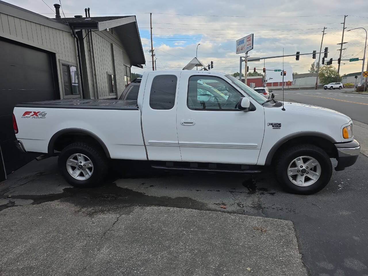 Used 2002 Ford F150 XLT AWD/4WD image 2