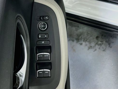 Used 2023 Honda HR-V EX-L image 17