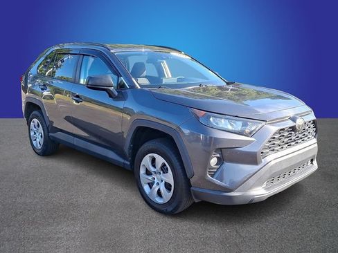 Used 2021 Toyota RAV4 LE FWD image 3