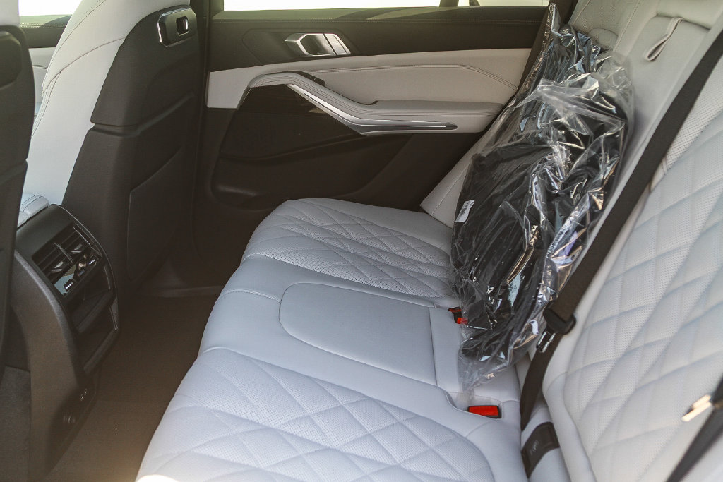 New 2026 BMW X5 xDrive50e w/ Parking Assistance Package AWD/4WD image 15