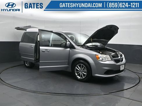 Used 2016 Dodge Grand Caravan SE image 51