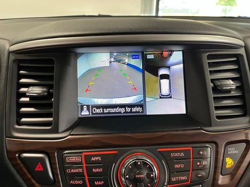 Used 2017 Nissan Pathfinder Platinum w/ Midnight Edition Package FWD image 28