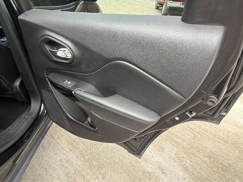 Used 2019 Jeep Cherokee Latitude Plus image 20