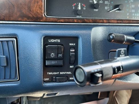 Used 1992 Buick Roadmaster Limited image 35