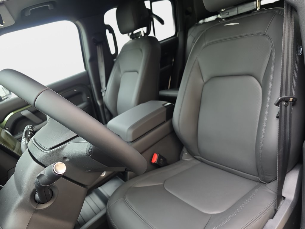 New 2026 Land Rover Defender 110 X-Dynamic SE AWD/4WD image 12
