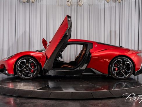 Used 2022 Maserati MC20 Coupe image 11