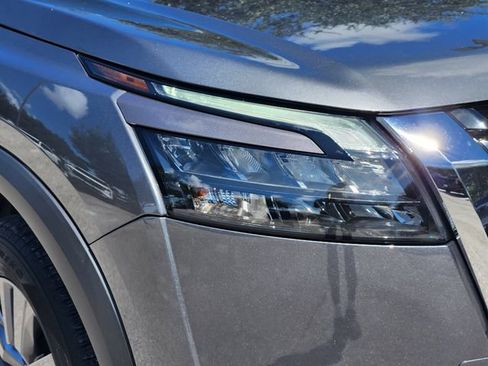 Used 2025 Nissan Pathfinder SV FWD image 10