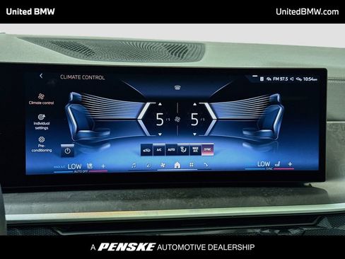 Used 2025 BMW X7 xDrive40i w/ Parking Assistance Package AWD/4WD image 18