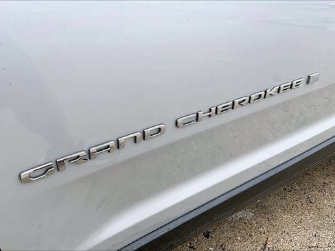 Used 2023 Jeep Grand Cherokee Limited w/ Trailer Tow Prep Group (B) RWD image 31