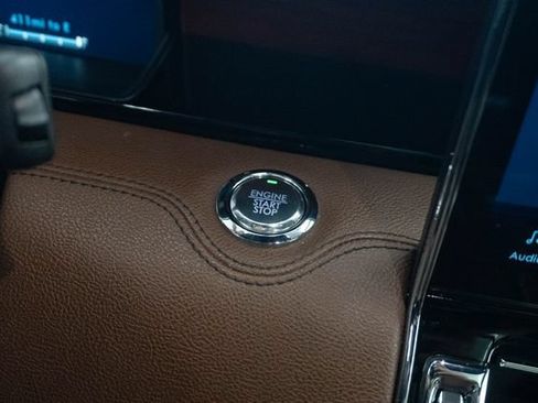 Used 2022 Lincoln Navigator Reserve AWD/4WD image 12