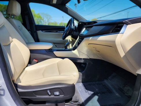 Used 2019 Cadillac XT5 FWD image 9