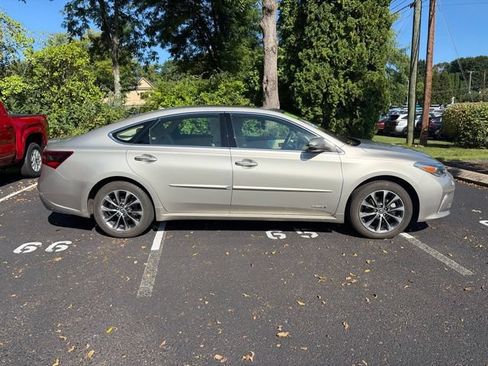 Used 2016 Toyota Avalon XLE Premium FWD image 3
