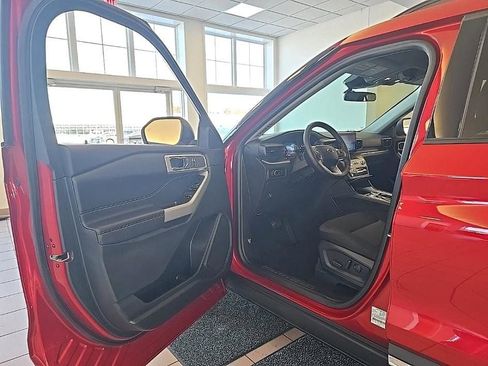 Used 2024 Ford Explorer XLT w/ Class IV Trailer Tow Package image 8