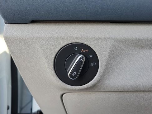 New 2025 Volkswagen Jetta SE image 31