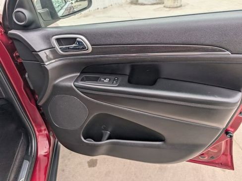 Used 2018 Jeep Grand Cherokee Limited image 33