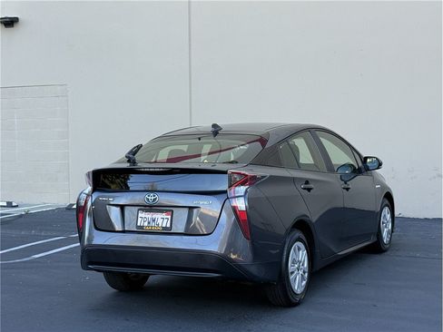 Used 2016 Toyota Prius Two FWD image 6