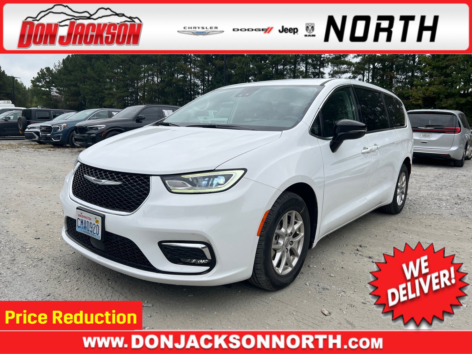 Used 2024 Chrysler Pacifica Touring-L FWD image 1
