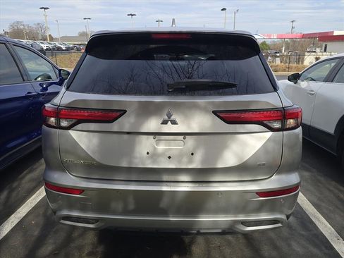 Used 2024 Mitsubishi Outlander SE image 8