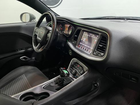 Used 2017 Dodge Challenger R/T w/ Driver Convenience Group image 18