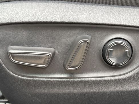 Used 2025 Toyota RAV4 XLE AWD/4WD image 24