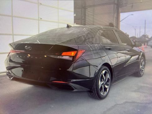 Used 2023 Hyundai Elantra SEL w/ Convenience Package FWD image 3