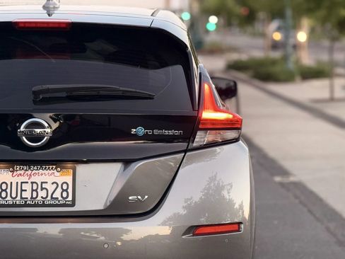Used 2021 Nissan Leaf SV FWD image 10