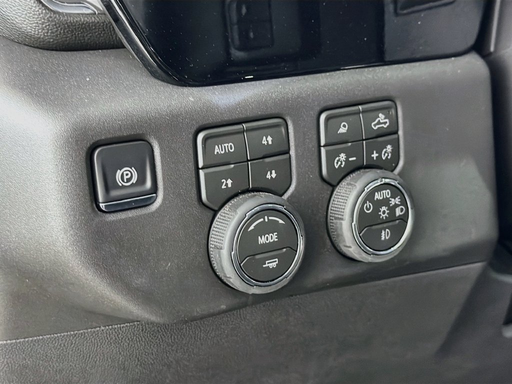 Used 2026 Chevrolet Silverado 1500 LT Trail Boss w/ LT Trail Boss Premium Package AWD/4WD image 11