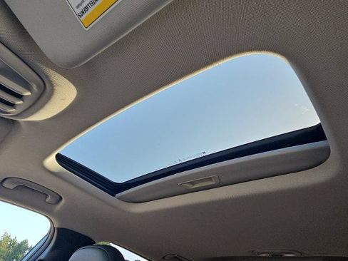 Certified 2024 Chevrolet Trax LT w/ Sunroof Package FWD image 18