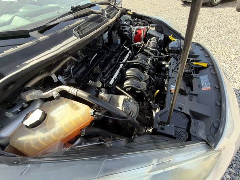 Used 2015 Ford Fiesta SE image 4