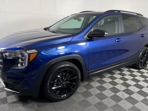 Used 2023 GMC Terrain SLE w/ Driver Convenience Package FWD image 5