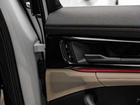 Used 2025 Porsche Panamera w/ Premium Package image 87