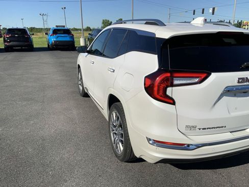 Used 2024 GMC Terrain Denali w/ Denali Premium Package AWD/4WD image 17