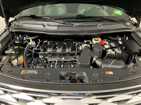 Used 2018 Ford Explorer XLT AWD/4WD image 9