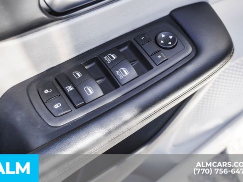 Used 2023 Chrysler Pacifica Touring-L image 51