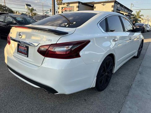 Used 2017 Nissan Altima 2.5 SR w/ Midnight Edition Package FWD image 9