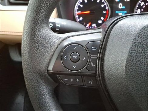 Used 2020 Toyota RAV4 LE image 17