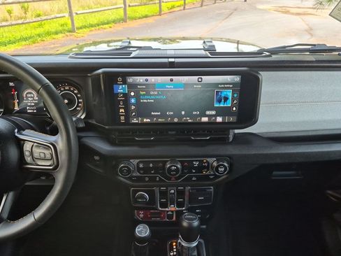 Used 2024 Jeep Gladiator Sport AWD/4WD image 14