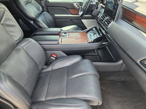 Used 2024 Lincoln Navigator Reserve AWD/4WD image 13
