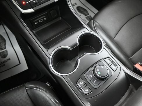 Certified 2024 GMC Terrain SLT w/ Infotainment Package II image 18