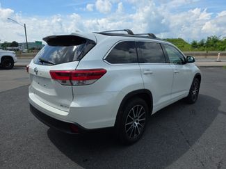 Used 2018 Toyota Highlander SE AWD/4WD video 3