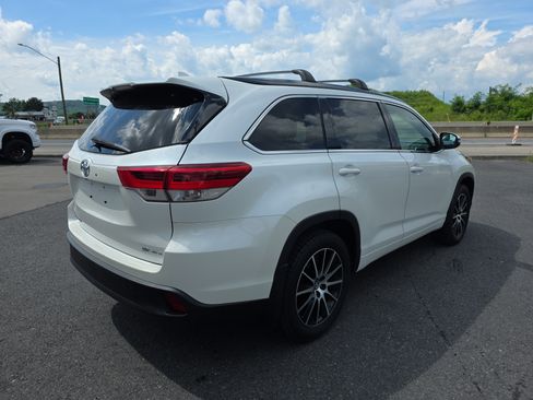 Used 2018 Toyota Highlander SE AWD/4WD image 3