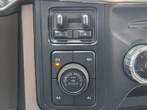 Used 2025 Ford F150 Platinum w/ Equipment Group 703A Plus AWD/4WD image 29