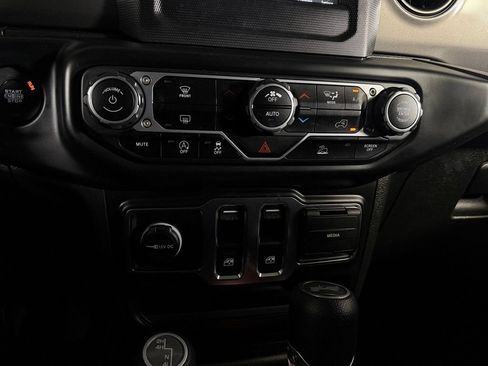 Used 2023 Jeep Wrangler Sport AWD/4WD image 18
