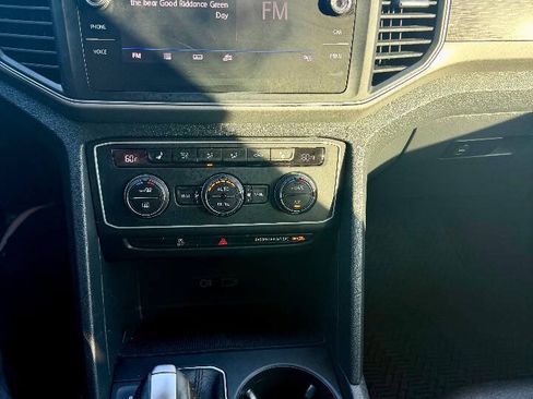 Used 2019 Volkswagen Atlas SE FWD image 18