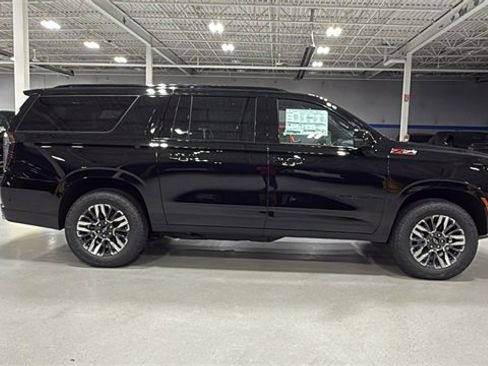 New 2026 Chevrolet Suburban Z71 image 3