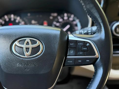 Used 2021 Toyota Highlander XLE FWD image 35