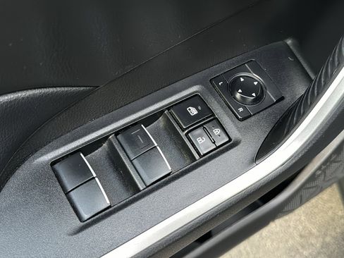 Used 2021 Toyota RAV4 XLE Premium image 12